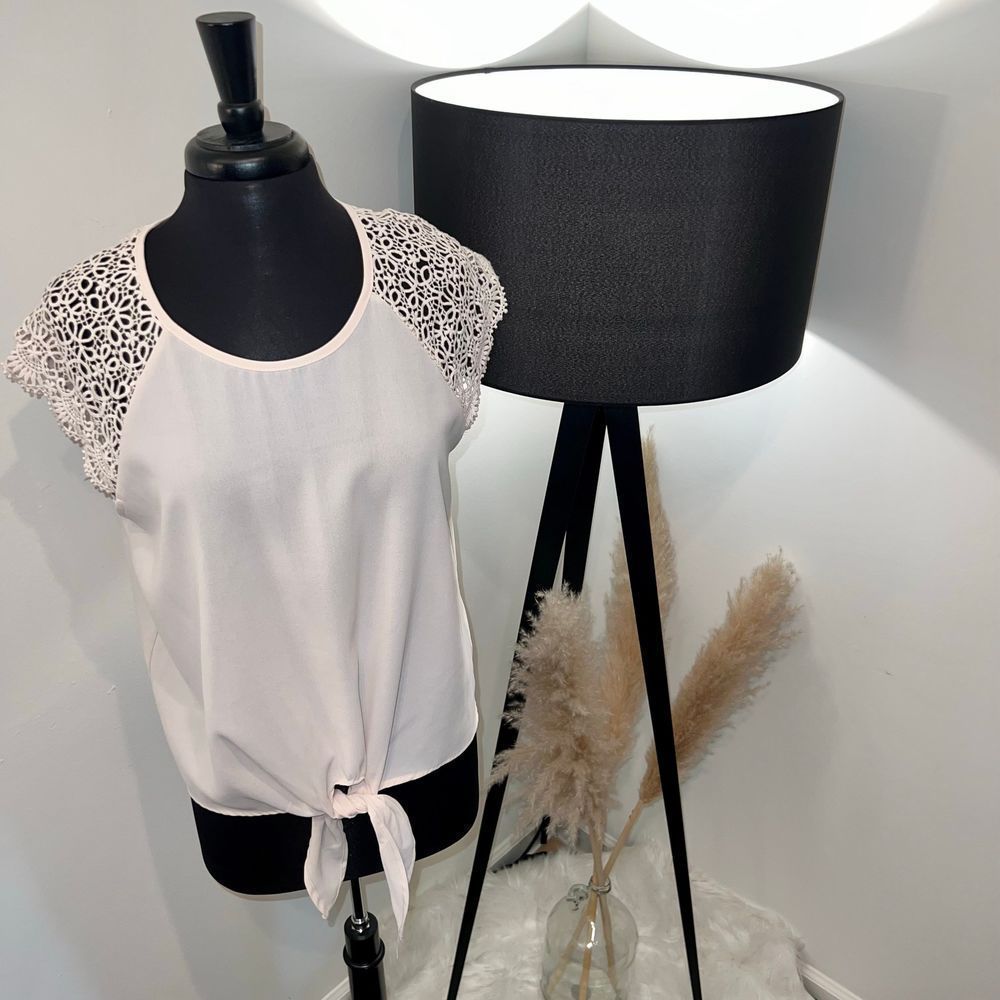 NWOT Rose And Boom Lace Shoulder Short Sleeve Blouse Size Large